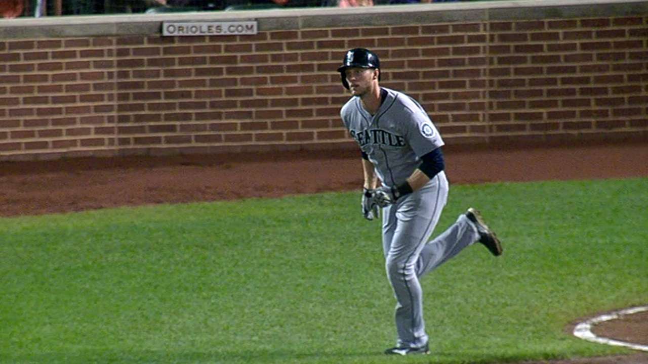 Mariners focus on timing in first live BP