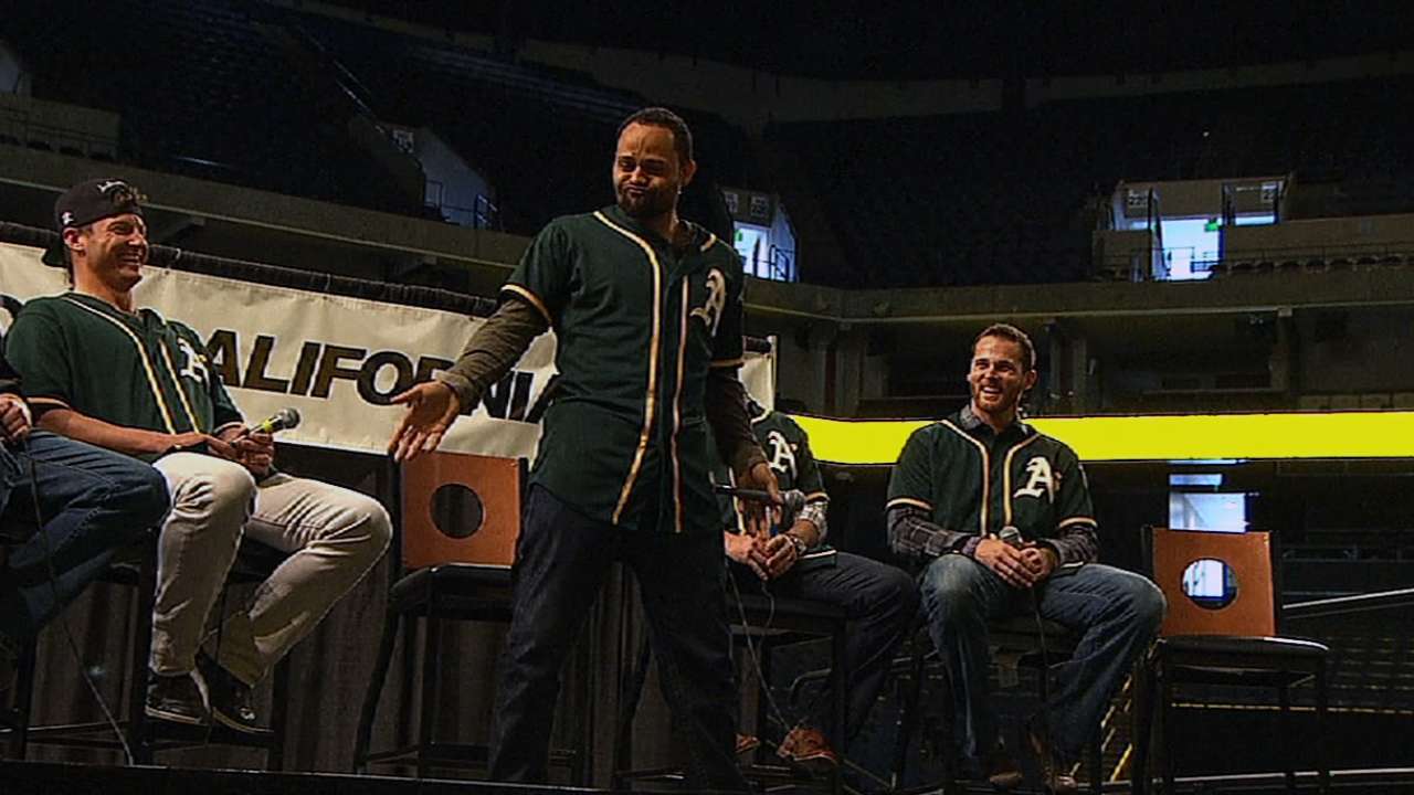 Crisp, A's agree to two-year contract extension