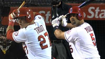 Fans swarm to greet Trout at airport