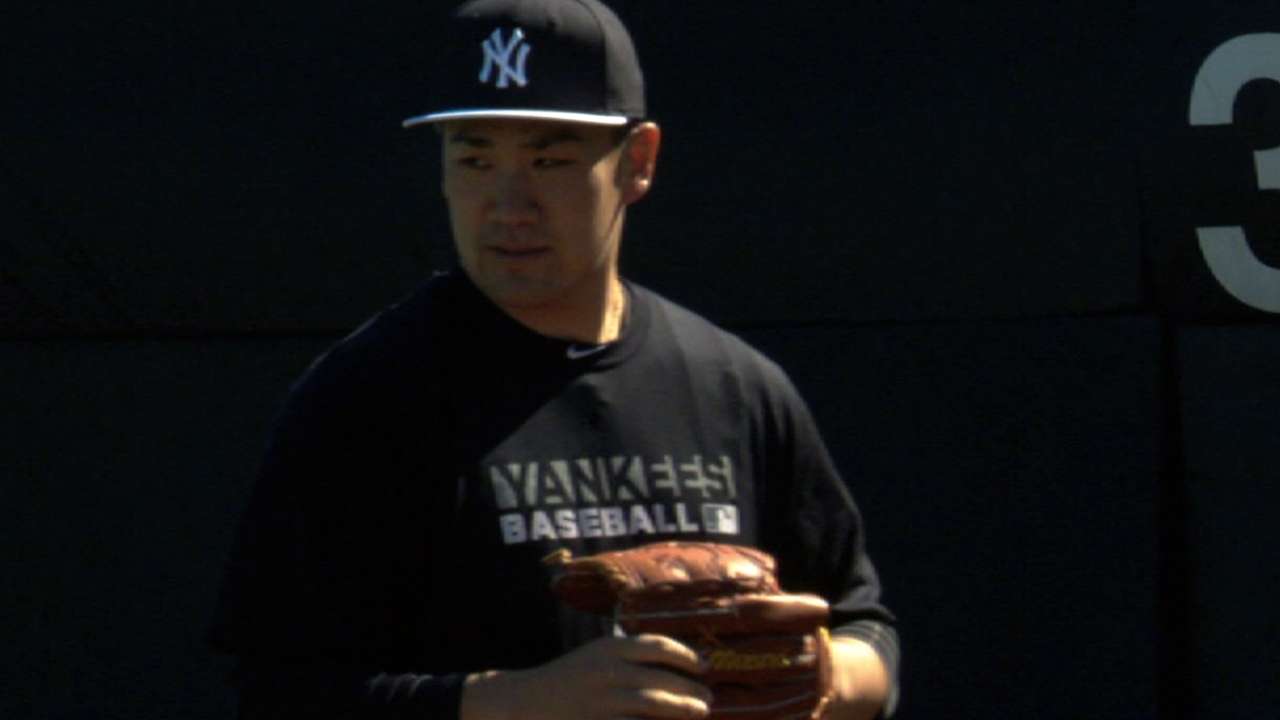 Tanaka draws crowds for first workout