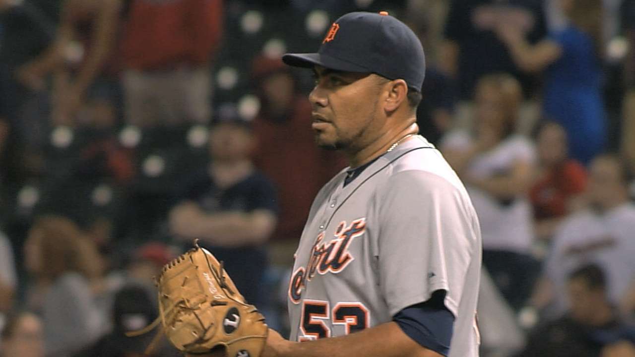 Padres' Benoit continues to defy Father Time