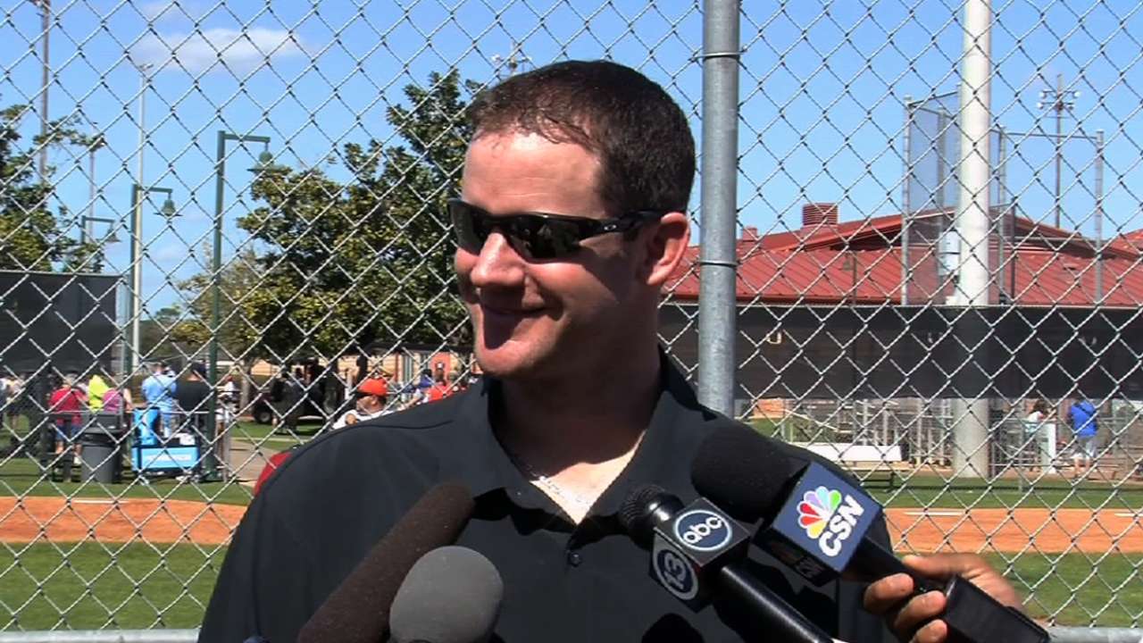 Oswalt lends a hand at full-squad workout