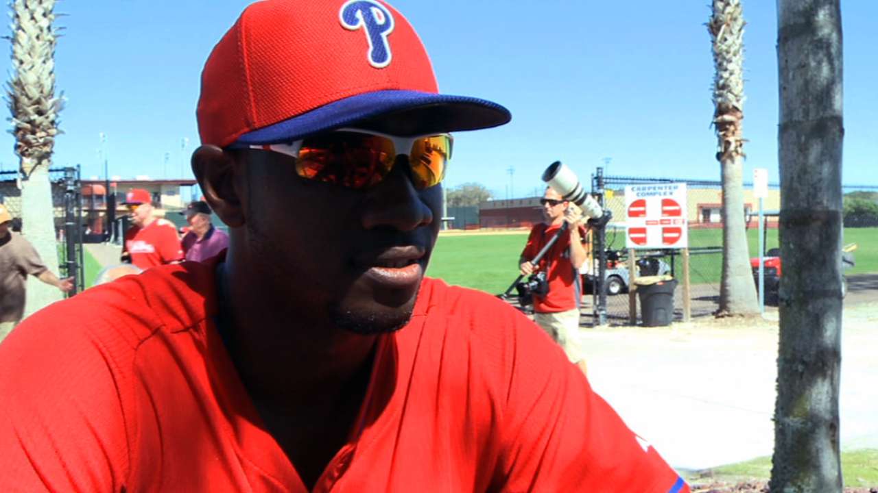 Brown, former teammate Kratz enjoy Phils cruise