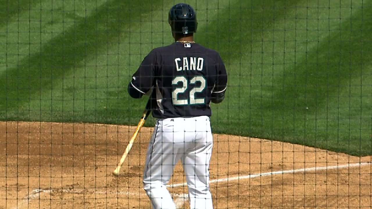 Cano enjoys successful debut vs. Padres