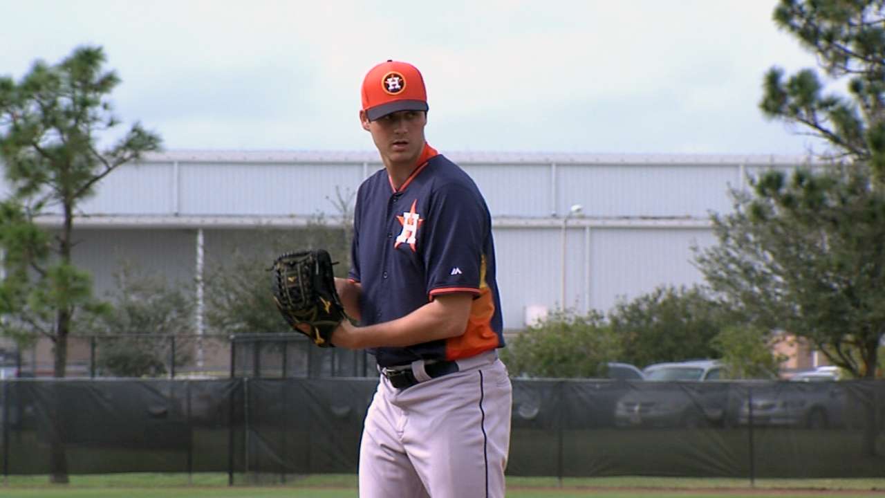 Biggio arrives in Astros camp to lend expertise