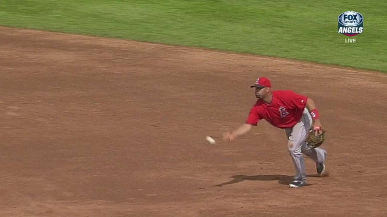 Healthy Pujols looking sharp on defense
