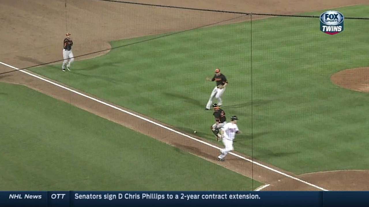 Pelfrey fights command in loss to Orioles