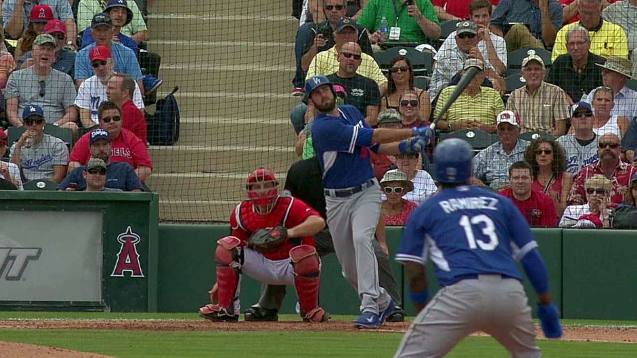 Slyke pegó grand slam en empate de Dodgers, Angels