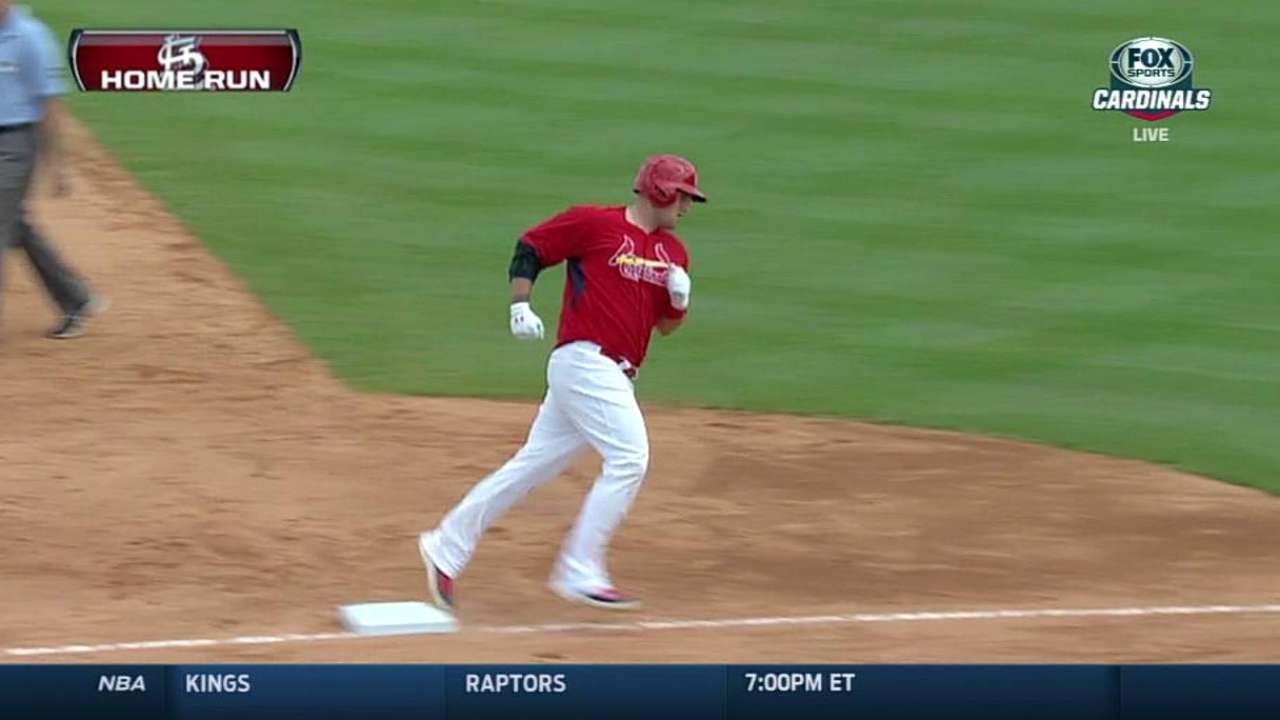 Wainwright enjoys sharp debut; Lynn allows five runs