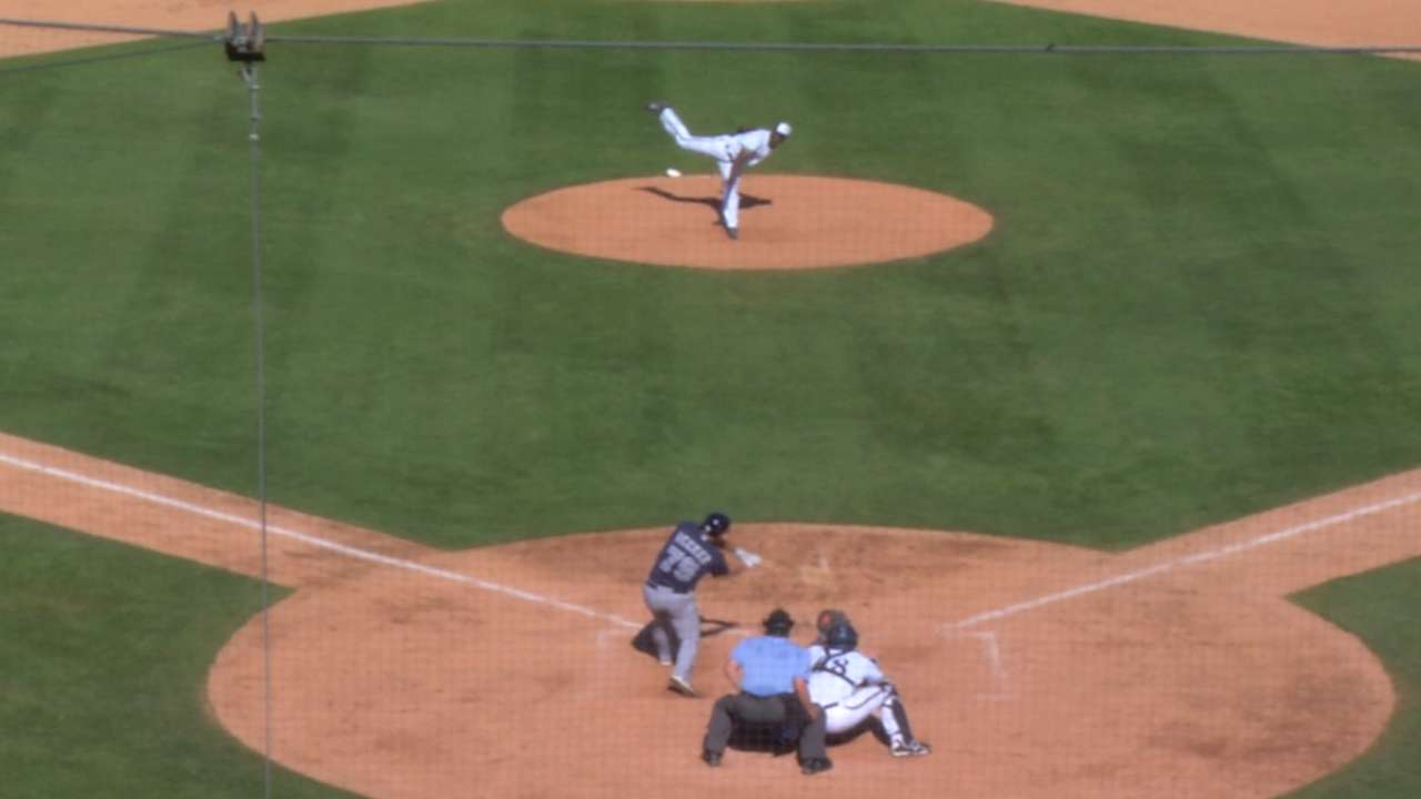 Noel's inside-the-park homer sparks Padres