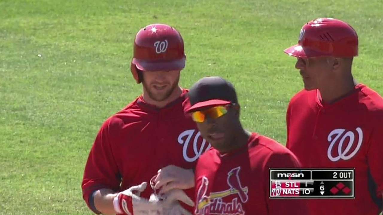 Phillies pick up vet backstop Hill from Nationals