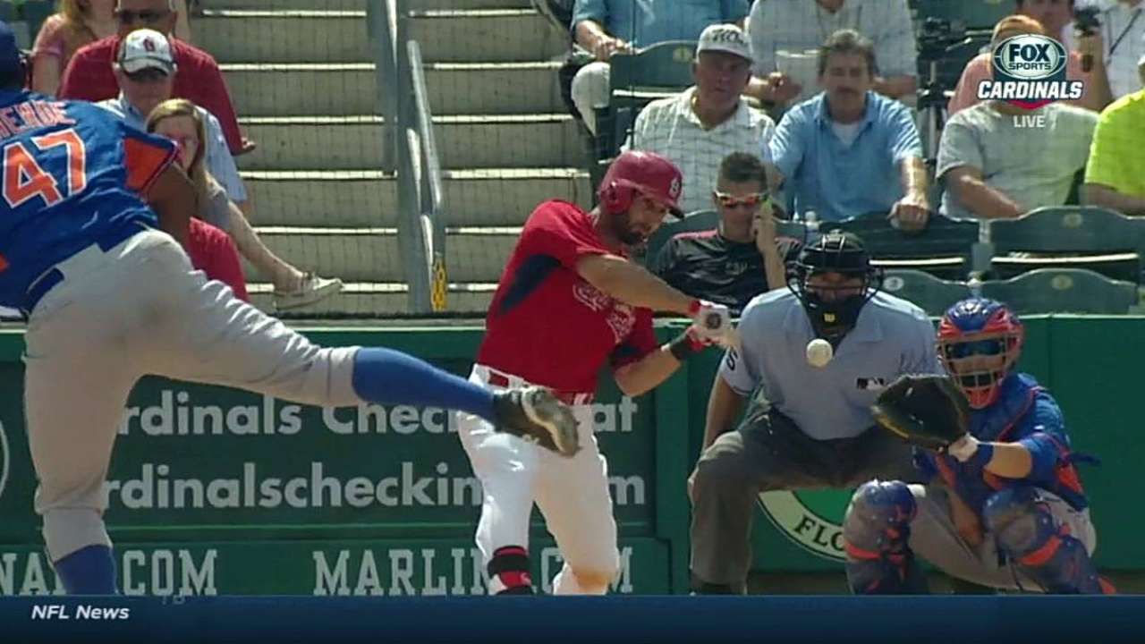 Wong, Descalso pace offense; Waino deals