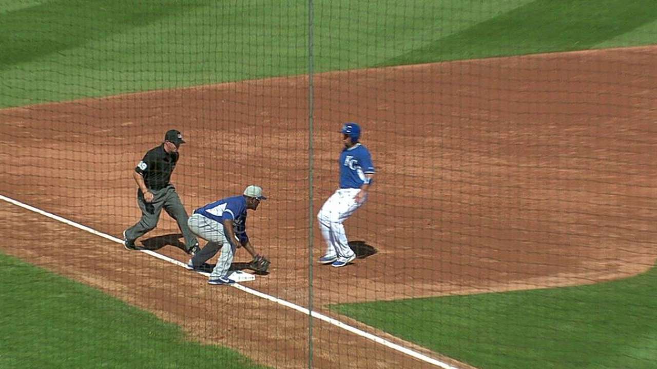 Haren ready for Australia if Dodgers' plans change