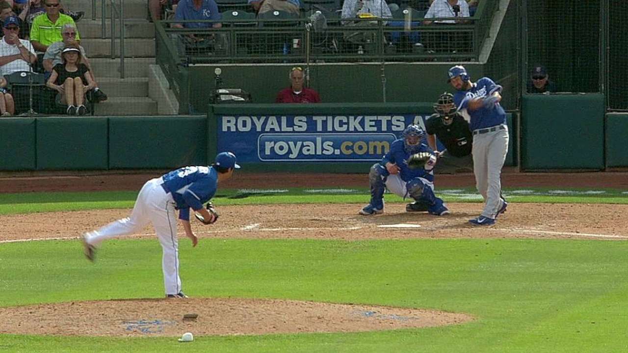 Van Slyke works way back into Dodgers' plans