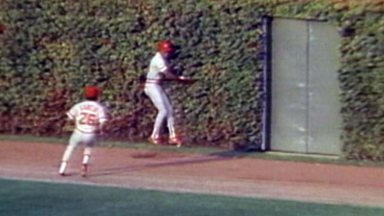 Davis makes catch in ivy