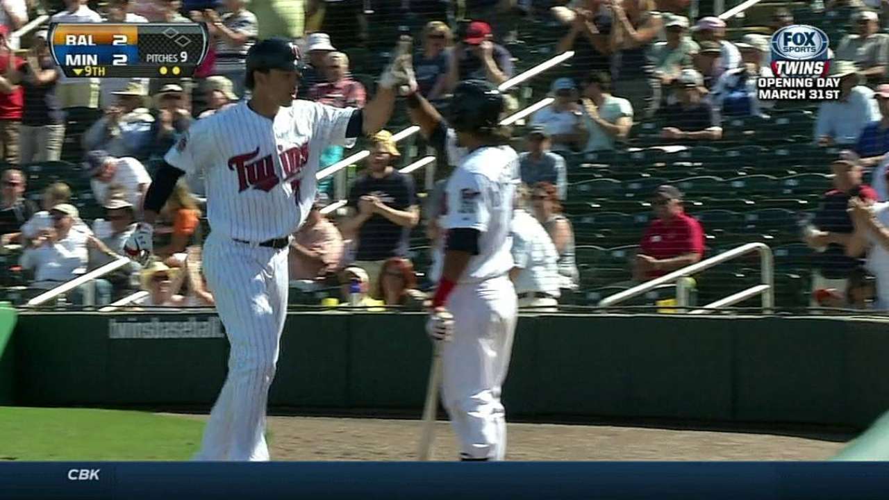 Twins' split squad ties O's on Waring's late homer