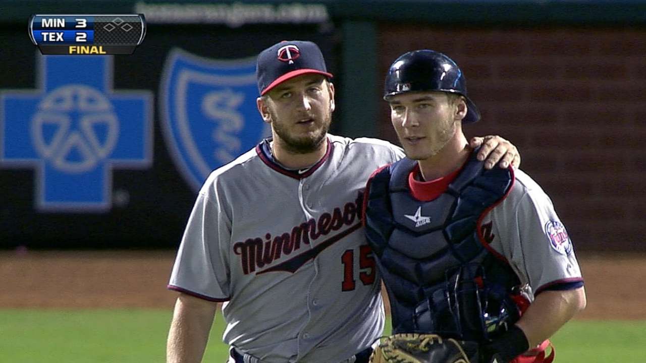 Twins sign Perkins to extension through 2017