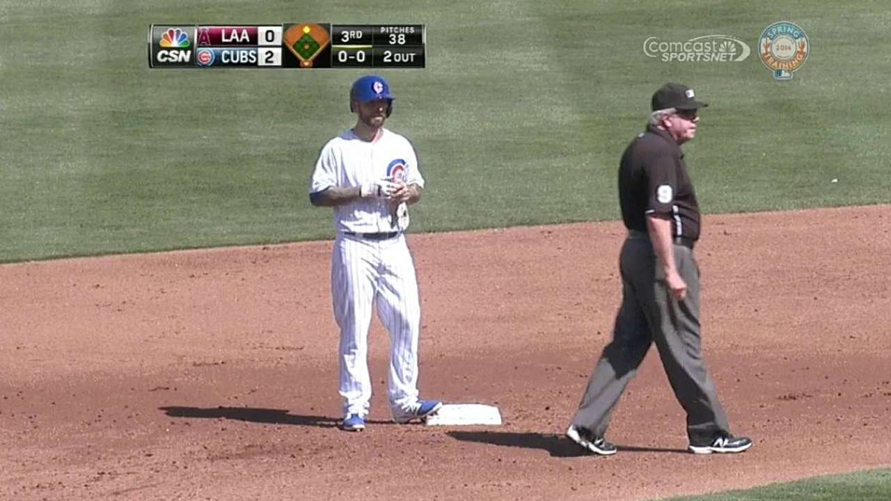 Red Sox sign free-agent infielder Roberts