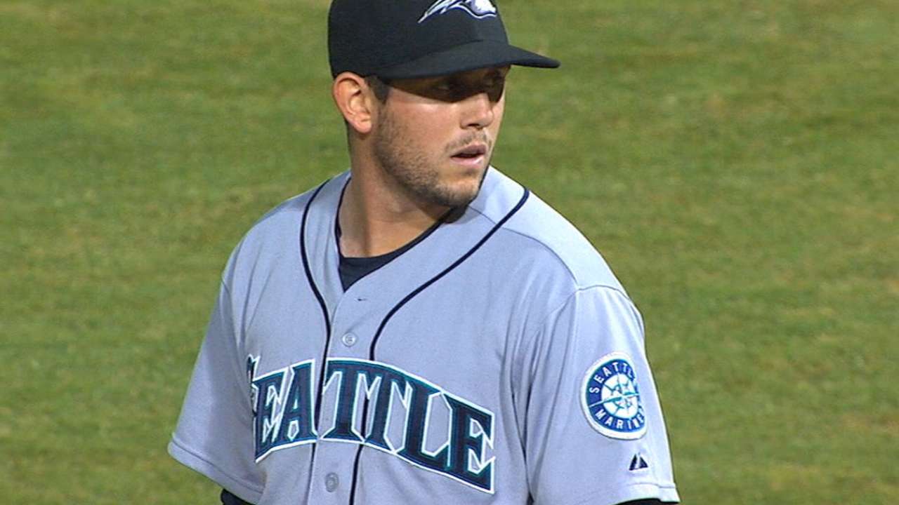 Mariners designate Noesi, call up righty Leone
