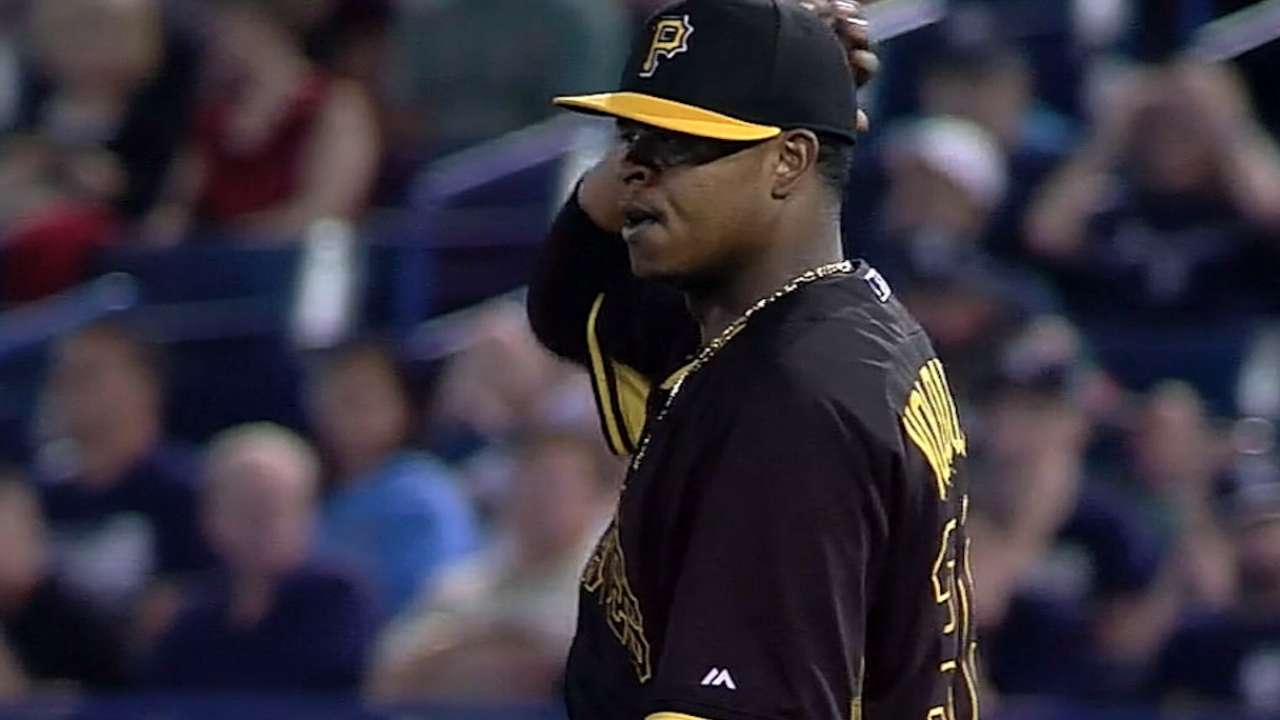 After rough start, Volquez settles down vs. Yanks