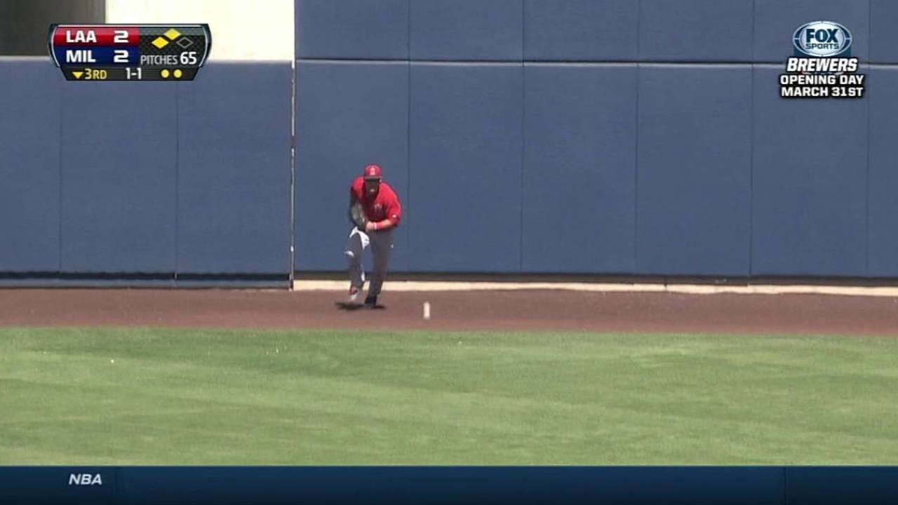 Hot-hitting Herrera rejoins Brewers