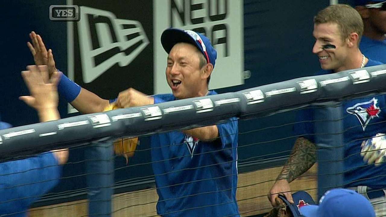 Buehrle cruises during strong outing vs. Yankees
