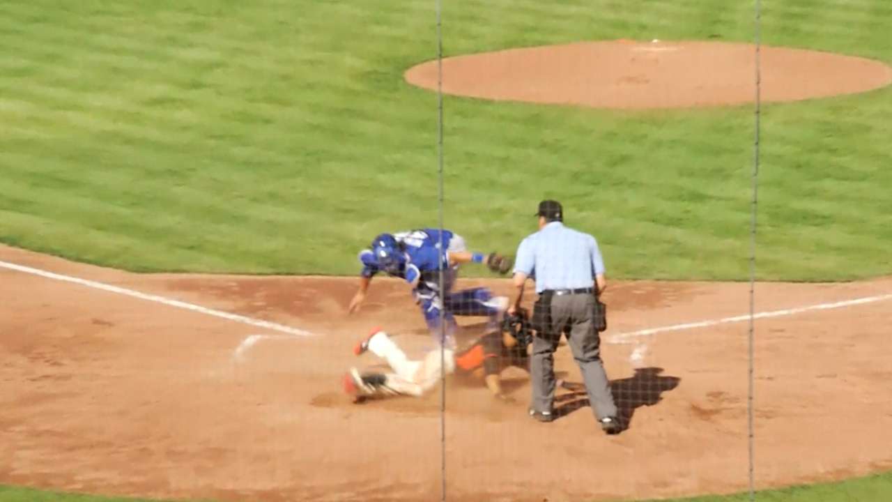 Lincecum hit hard, then Giants roar back vs. Royals