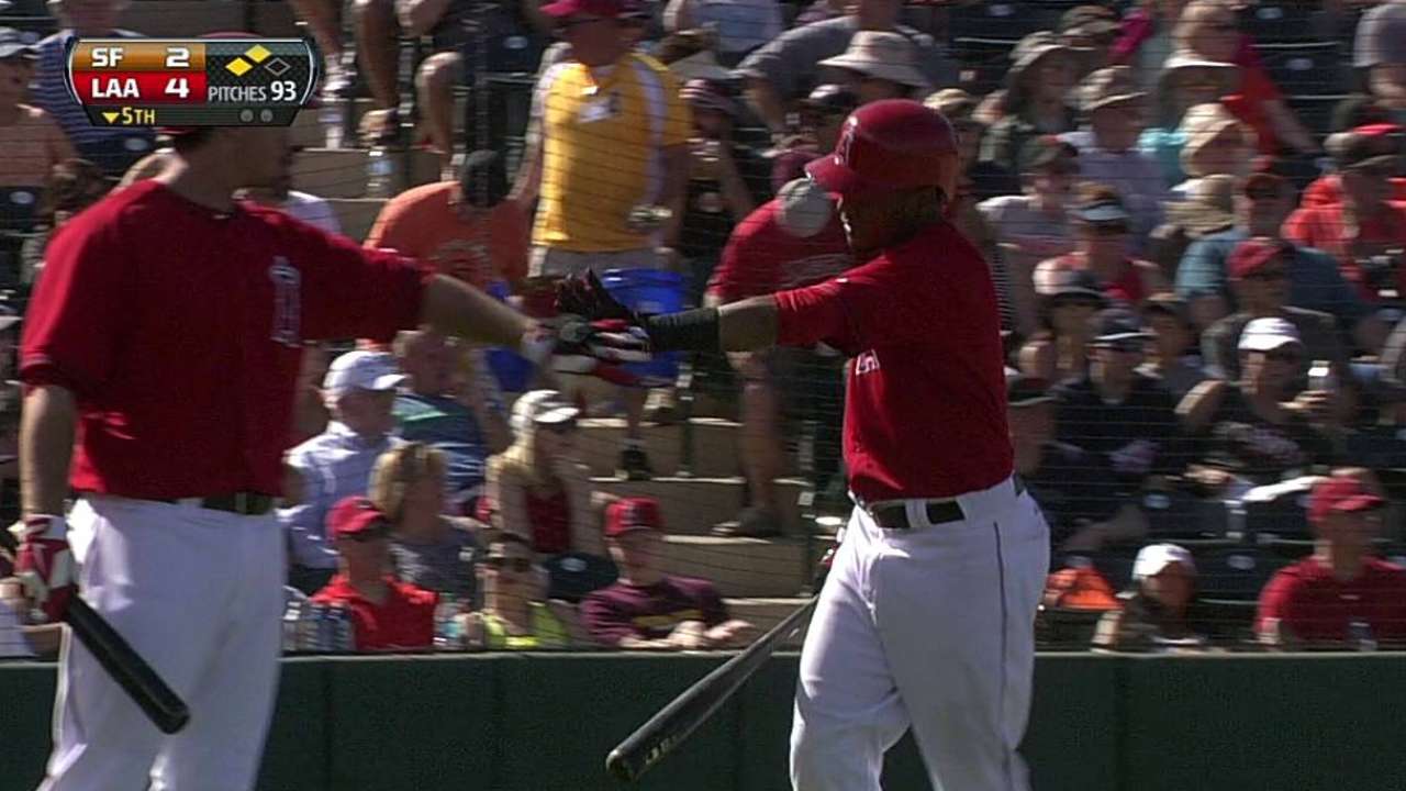 Hamilton looks strong in Angels' win over Giants