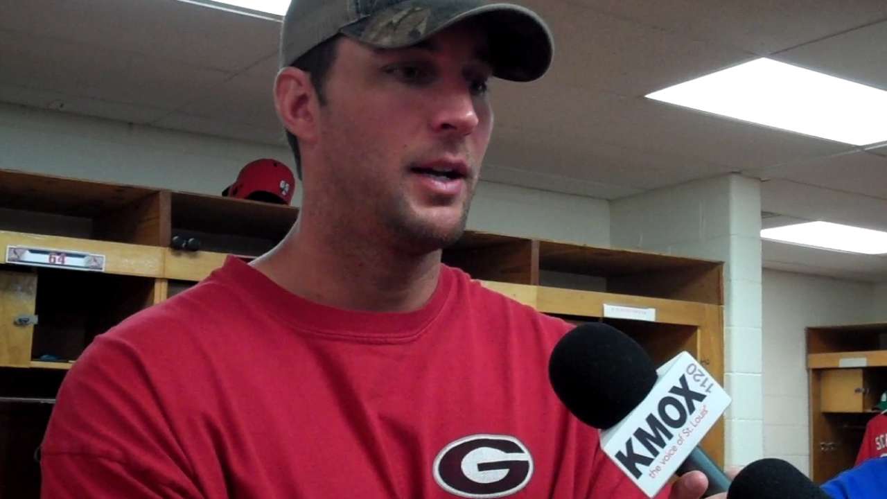 Yadier's big day backs Wainwright's gem vs. Nats