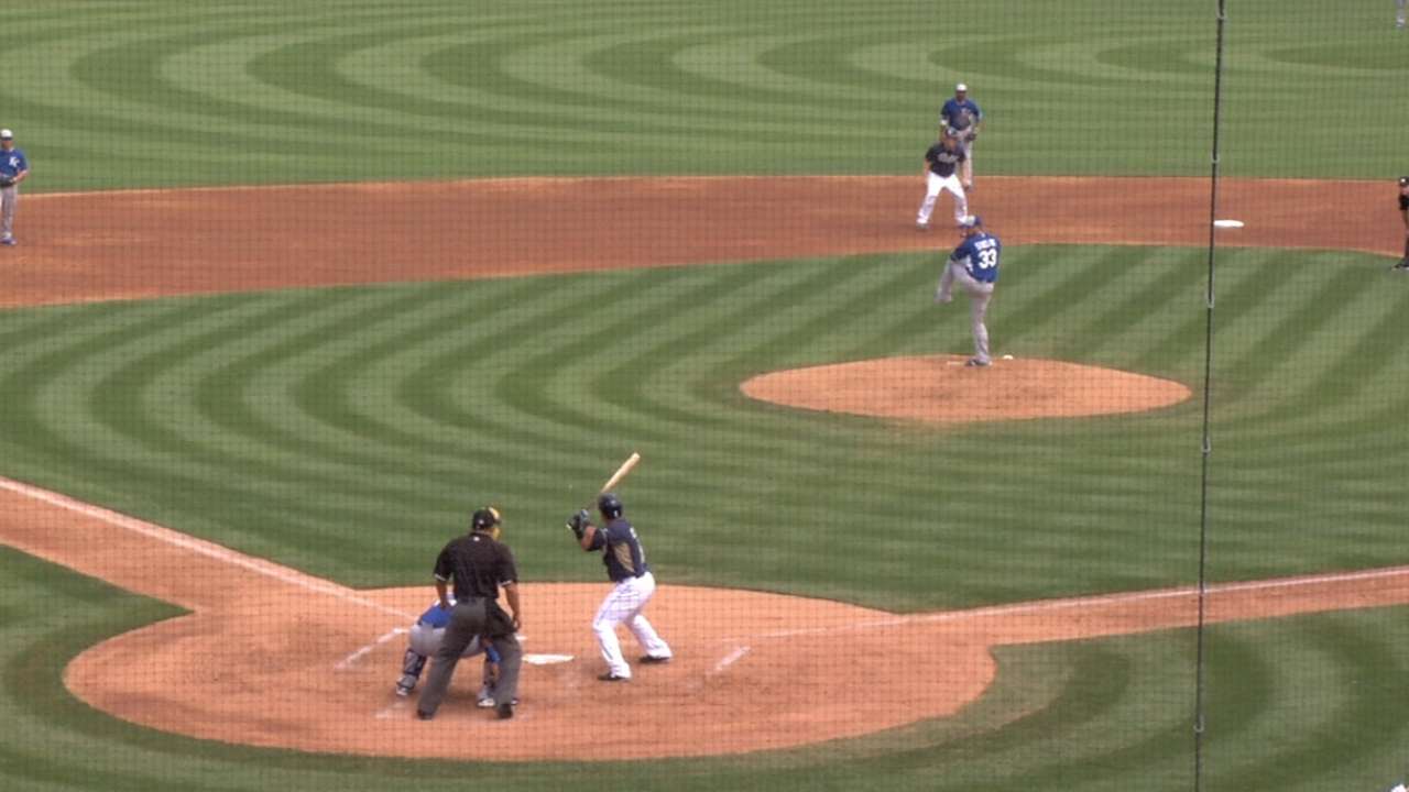 Padres roll with seven-run frame in Cactus finale