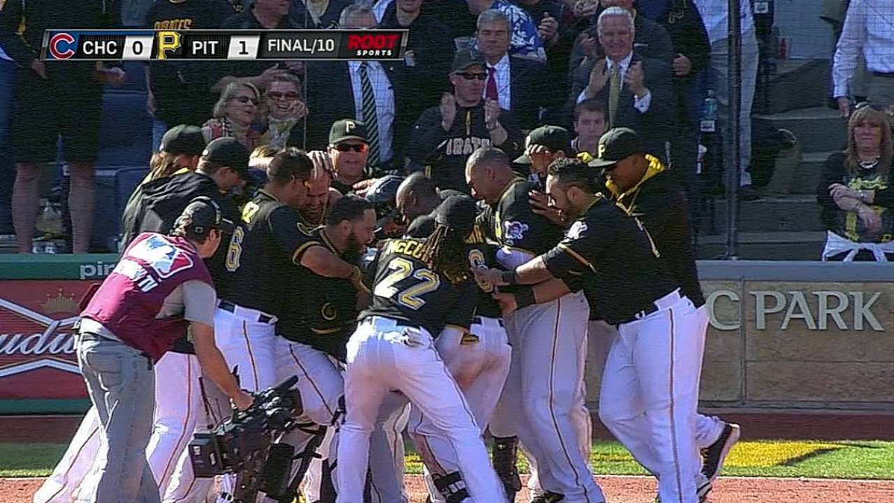Walker dejó en el terreno a Cubs con cuadrangular