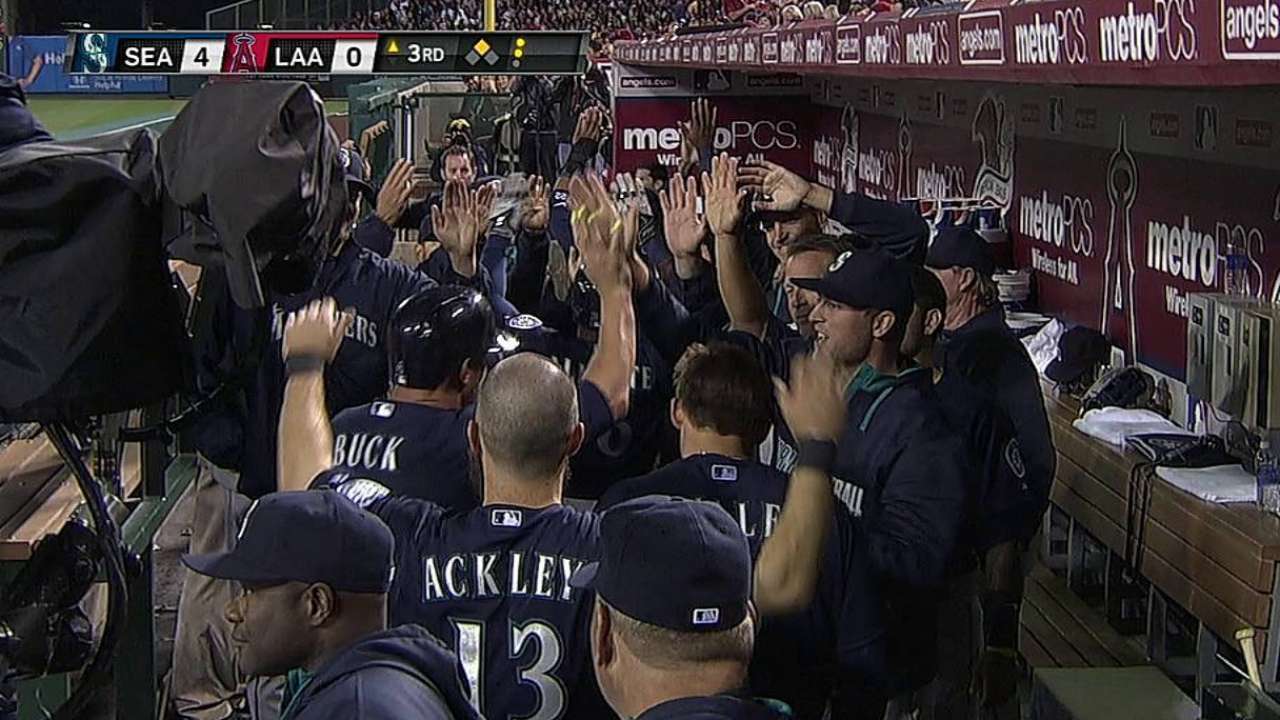 Smoak off to strong start as protection for Cano