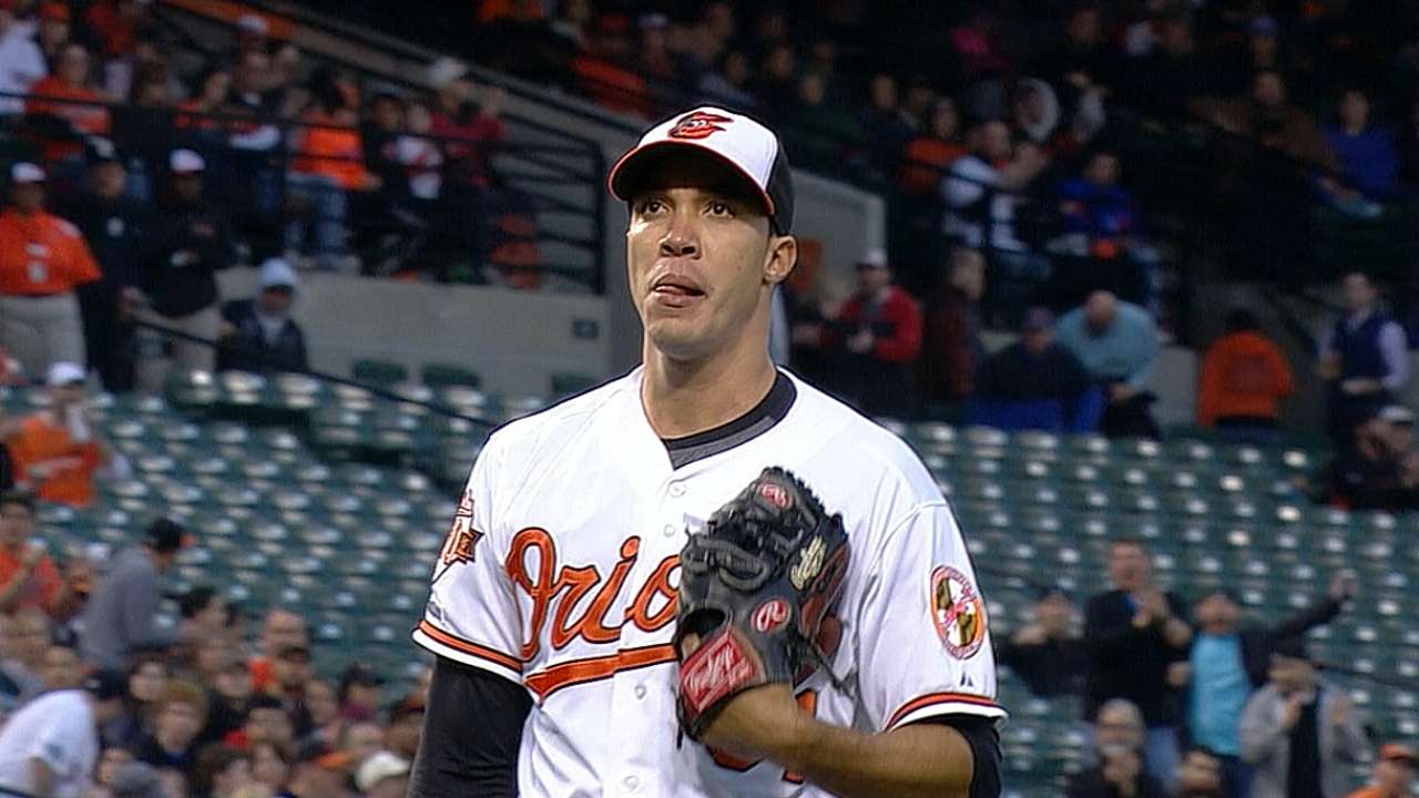 Ubaldo era gets off on wrong foot vs. champs