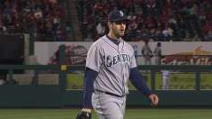 Paxton's dominating start keys sweep of Halos