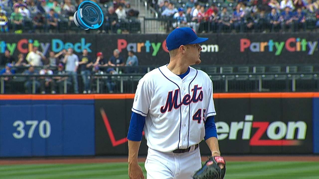 Bullpen, bats unable to back solid Wheeler