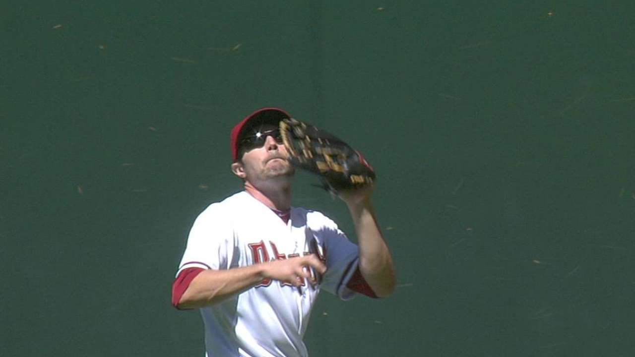 Bees cause short delay in Giants-D-backs game