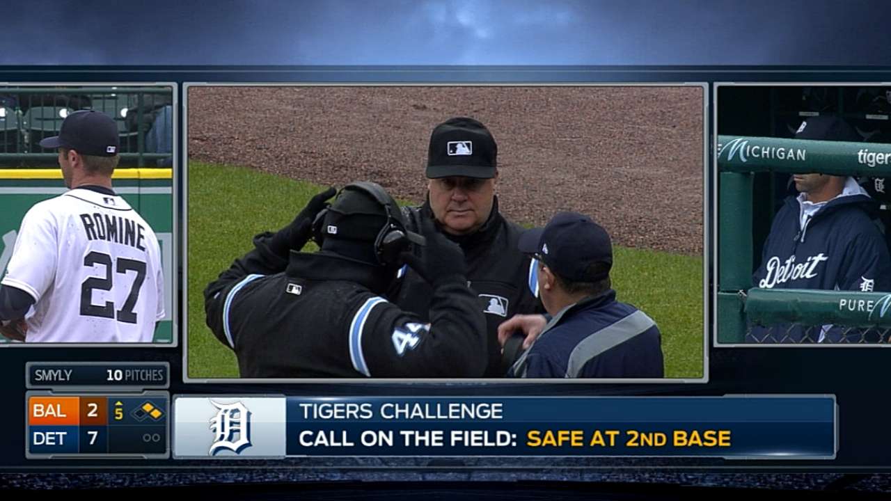 Ausmus consults with Torre about challenge