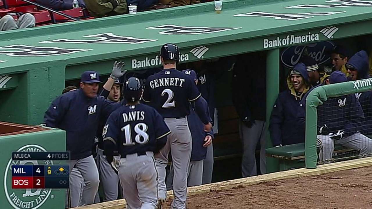 Boston cae en debut en casa ante Cerveceros