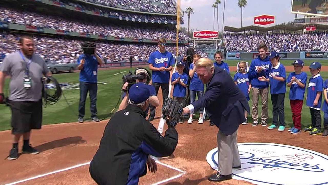 Scully, Koufax highlight Dodgers' home opener