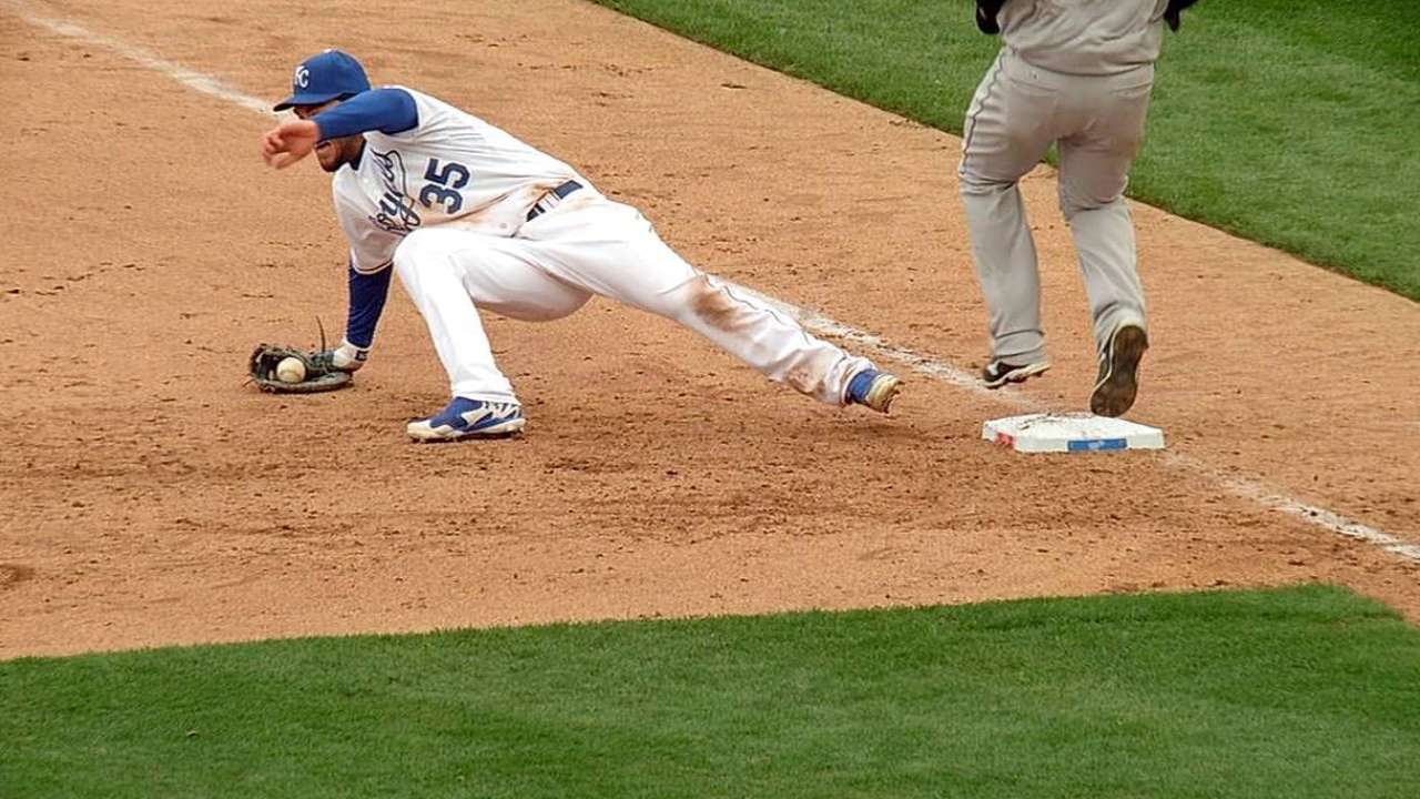 Yost loses first replay challenge vs. White Sox