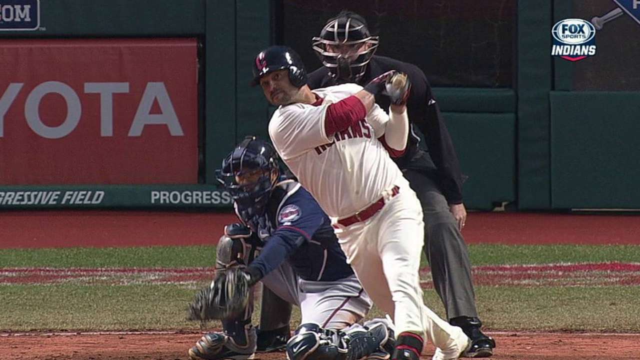 Batazos de Swisher dan victoria a los Indios