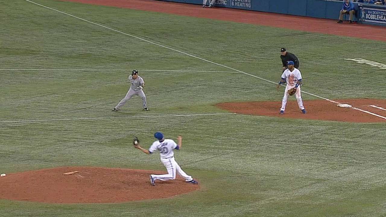 Blue Jays option Delabar as Kawasaki recalled