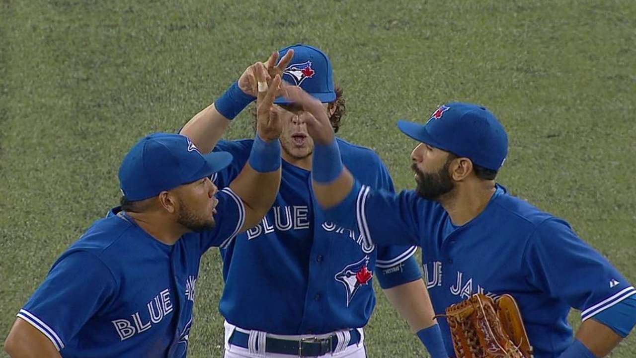 Santos increasingly comfortable with changeup