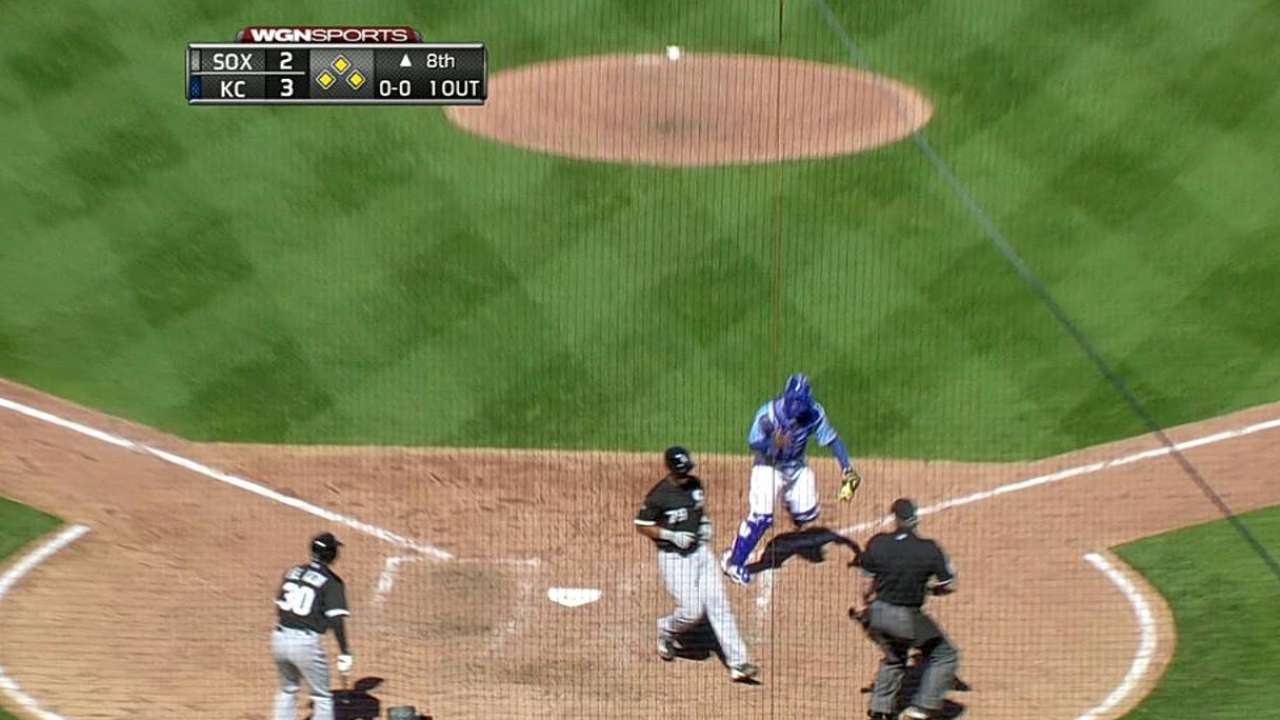 Konerko handling life in reserve