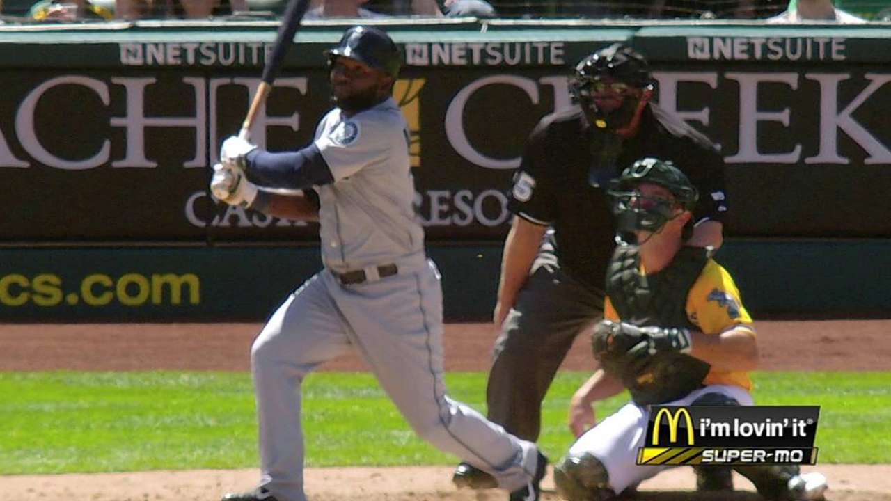Félix dominó a Oakland y ganó Seattle; HR de Almonte