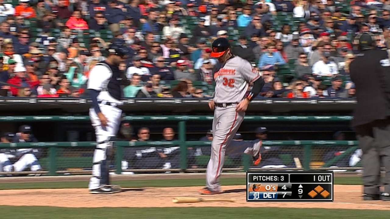 O's late rally comes up a bit shy in Motown
