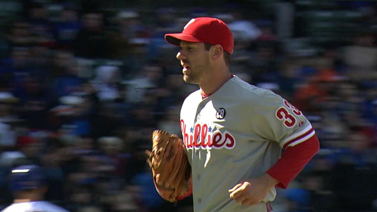 Lee beats Cubs in combined shutout for Phils