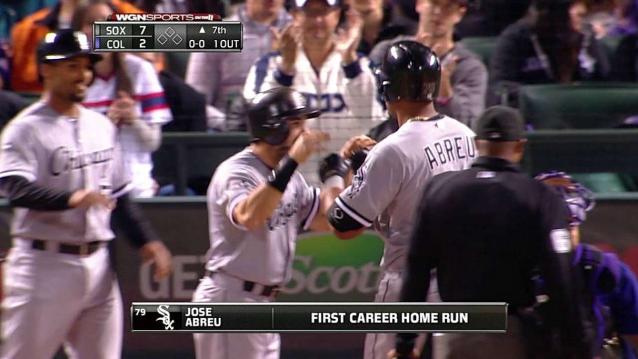 Abreu pegó dos jonrones en paliza sobre Rockies