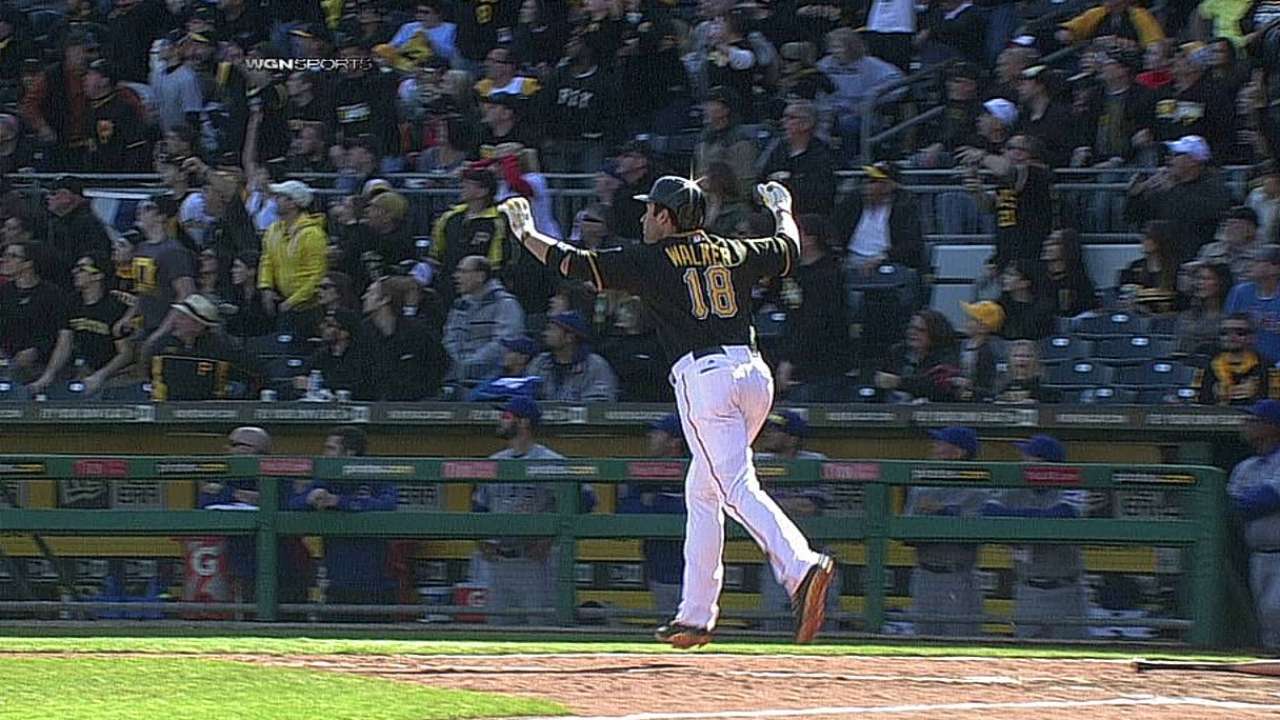 Piratas hunden a Cachorros con jonrón en extrainnings