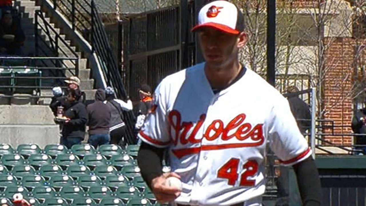 Orioles pintan de blanco a Rays; triunfo de González